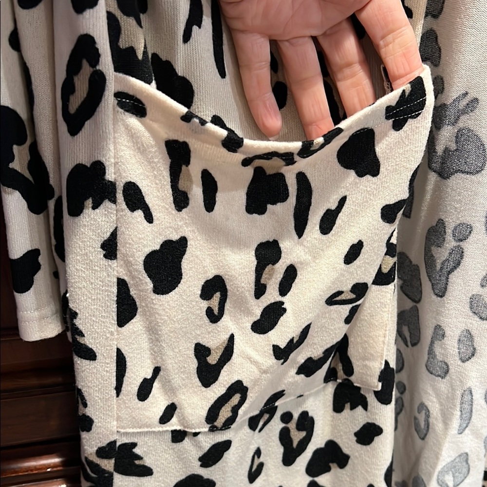 Leopard Print Open Cardigan - Picture 2 of 3